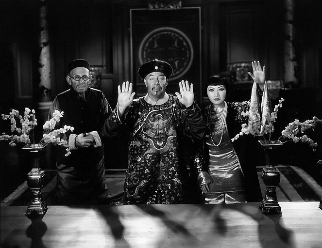 Daughter of the Dragon - Filmfotos - Warner Oland, Anna May Wong