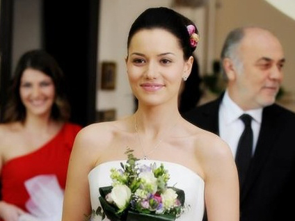 Evim Sensin - Photos - Fahriye Evcen