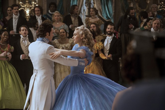 Cinderella – Tuhkimon tarina - Kuvat elokuvasta - Richard Madden, Lily James