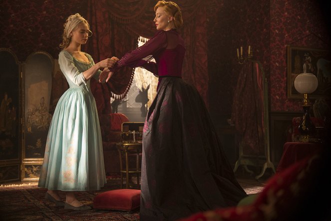 Cinderella - Filmfotos - Lily James, Cate Blanchett