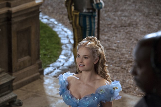 Cinderella – Tuhkimon tarina - Kuvat elokuvasta - Lily James