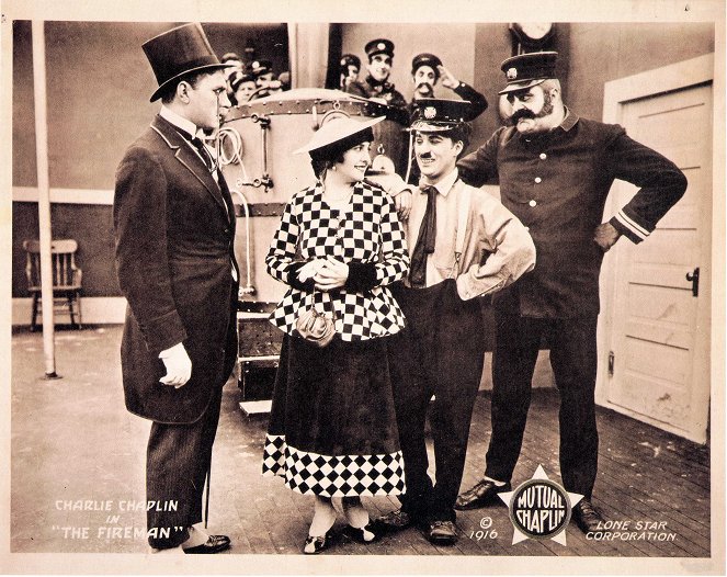 Charlot bombero - Fotocromos - Edna Purviance, Charlie Chaplin, Eric Campbell