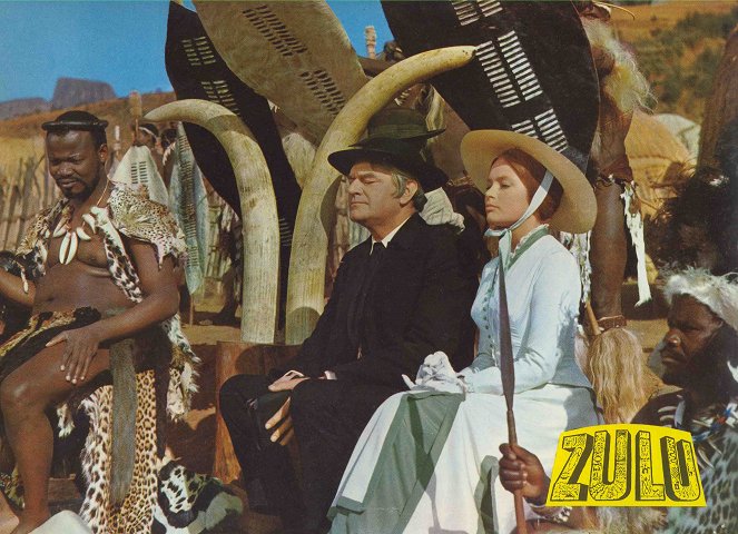 Zulu - Fotosky - Chief Mangosuthu Buthelezi, Jack Hawkins, Ulla Jacobsson