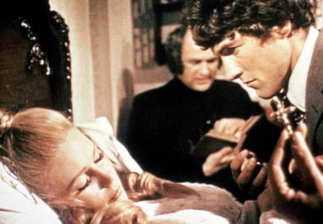 Dracula Has Risen from the Grave - Do filme - Veronica Carlson
