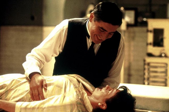 L'Amour, six pieds sous terre - Film - Alfred Molina, Brenda Blethyn