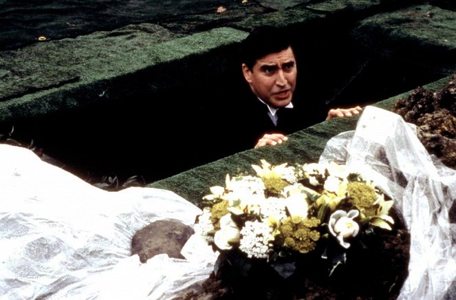 L'Amour, six pieds sous terre - Film - Alfred Molina