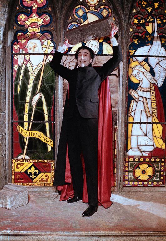 Das Blut von Dracula - Filmfotos - Christopher Lee