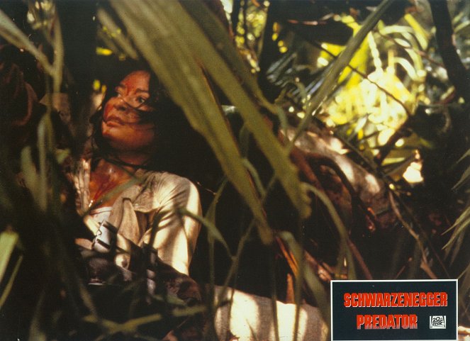Predator - saalistaja - Mainoskuvat - Elpidia Carrillo