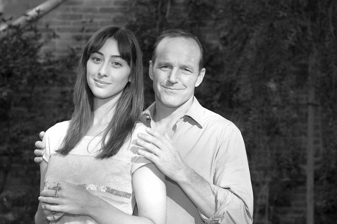 Much Ado About Nothing - Promokuvat - Jillian Morgese, Clark Gregg