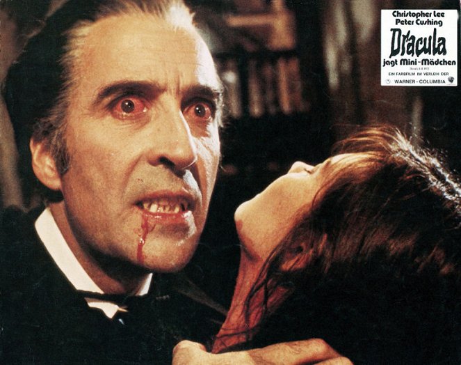 Dracula jagt Mini-Mädchen - Lobbykarten - Christopher Lee