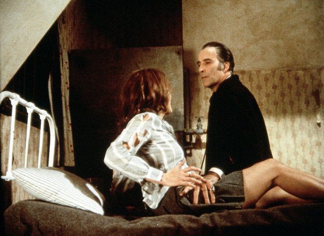 Dracula vit toujours à Londres - Film - Joanna Lumley, Christopher Lee