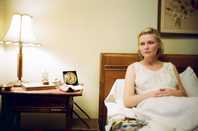 On the Road - Photos - Kirsten Dunst