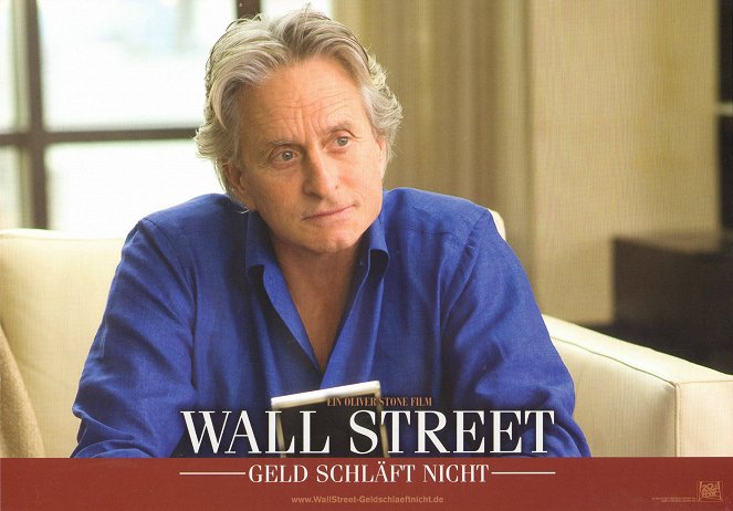 Wall Street: O Dinheiro Nunca Dorme - Cartões lobby