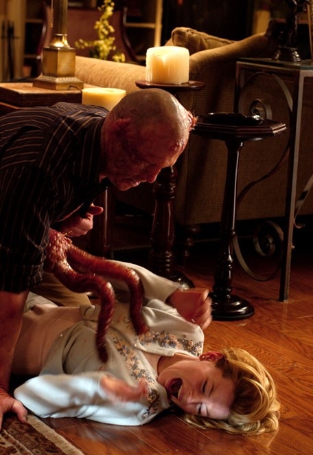 Slither: La plaga - De la película - Michael Rooker, Elizabeth Banks