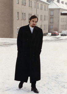 Der Mann im schwarzen Mantel - Filmfotos - Guntram Brattia