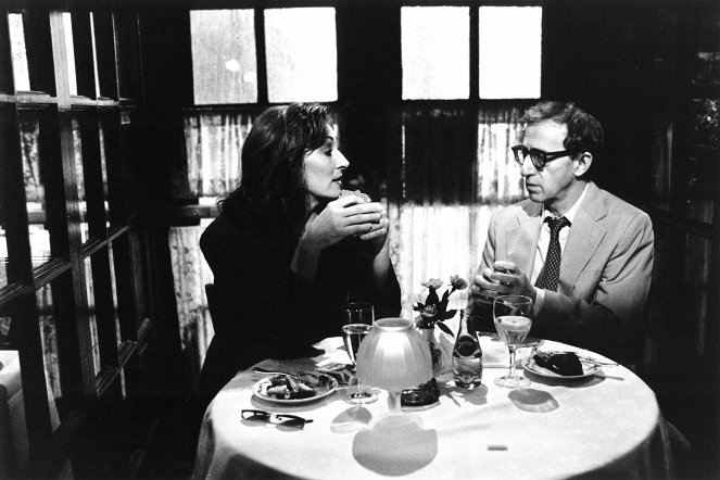 O Misterioso Assassínio em Manhattan - Do filme - Anjelica Huston, Woody Allen