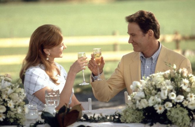 In & Out - Photos - Joan Cusack, Kevin Kline