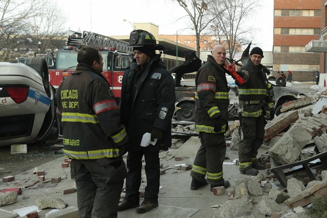 Chicago Fire - Temný den - Z natáčení - Jesse Spencer, Randy Flagler, Taylor Kinney