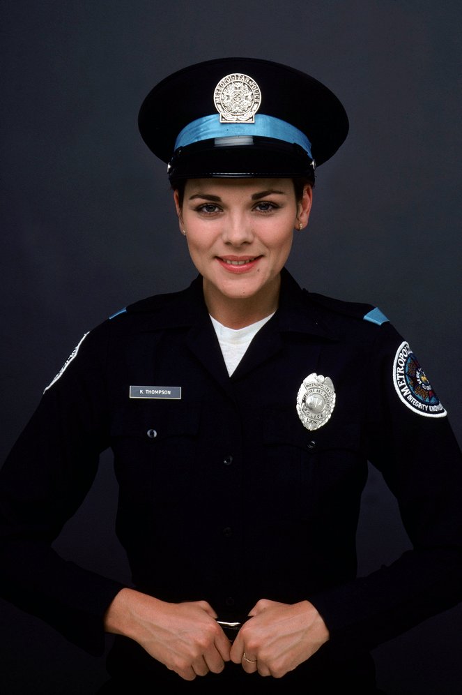 Loca academia de policía - Promoción - Kim Cattrall