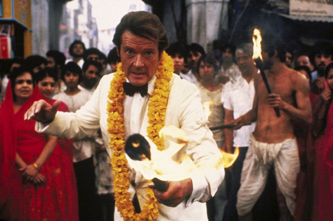Octopussy - Photos - Roger Moore