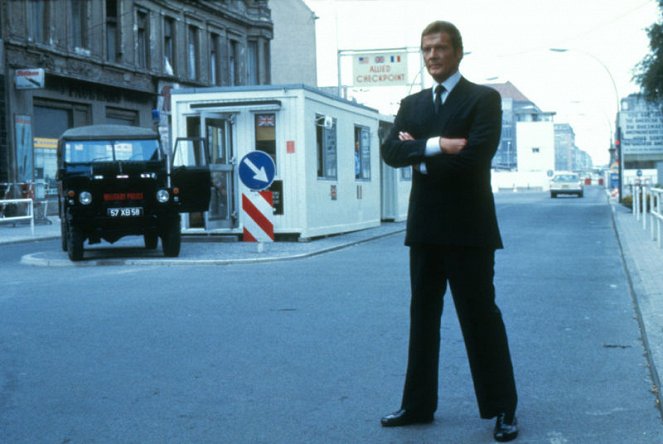 James Bond: Chobotnička - Promo - Roger Moore