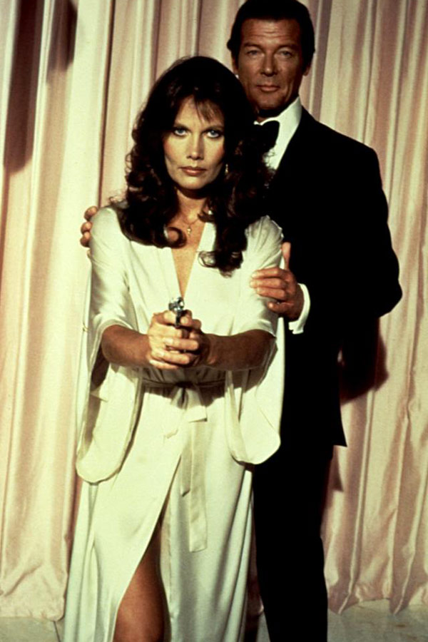 James Bond: Chobotnička - Promo - Maud Adams, Roger Moore
