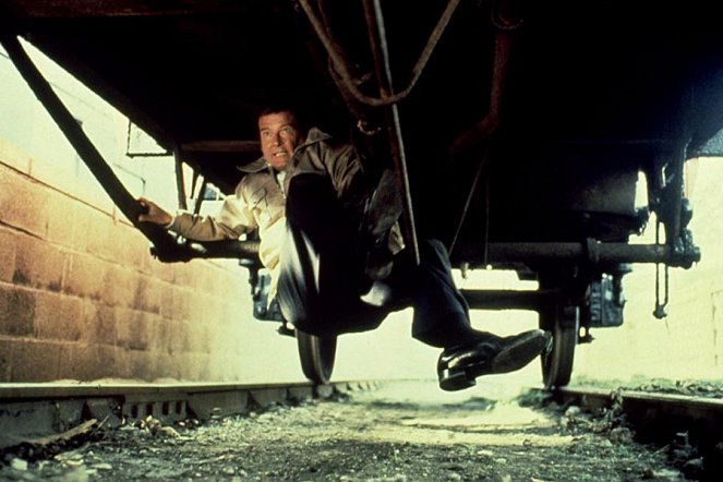 James Bond: Chobotnička - Z filmu - Roger Moore