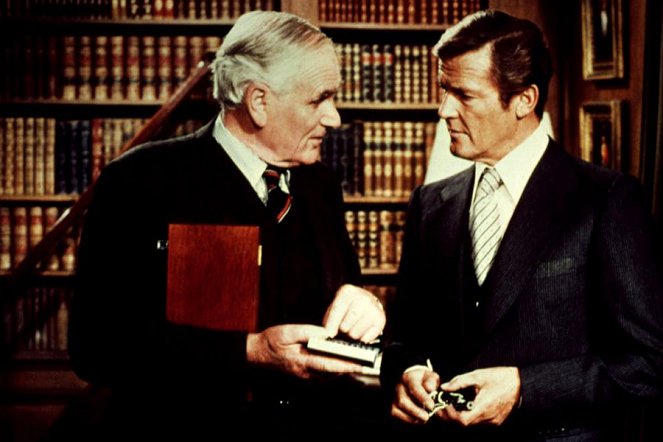 James Bond: Chobotnička - Z filmu - Desmond Llewelyn, Roger Moore