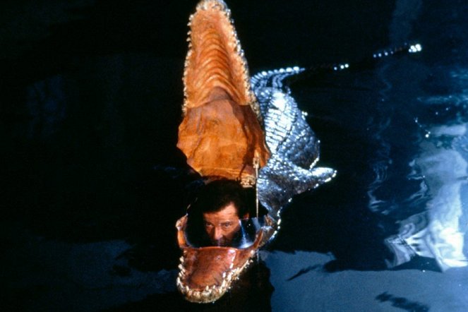 Octopussy - mustekala - Kuvat elokuvasta - Roger Moore