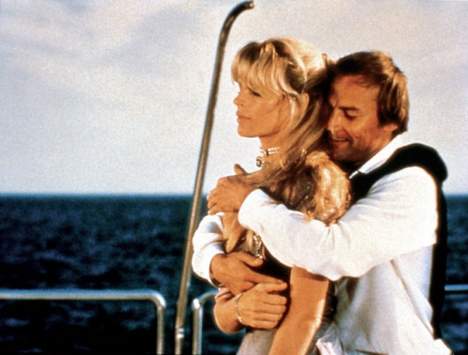 James Bond - Sag niemals nie - Filmfotos - Kim Basinger, Klaus Maria Brandauer