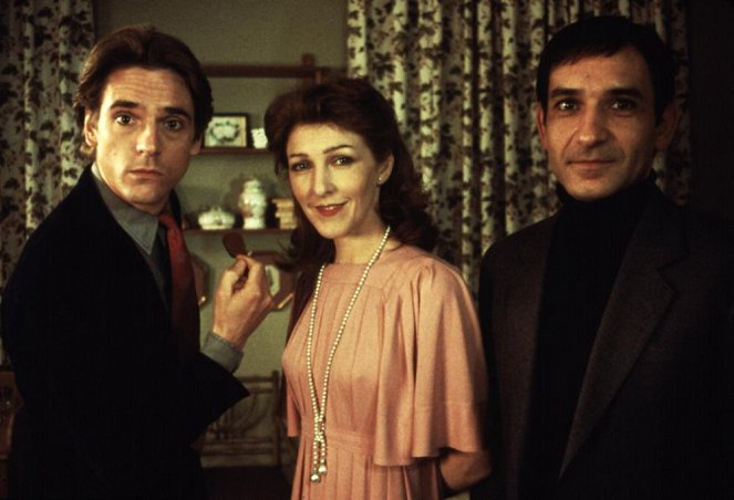 Trahisons conjugales - Film - Jeremy Irons, Patricia Hodge, Ben Kingsley