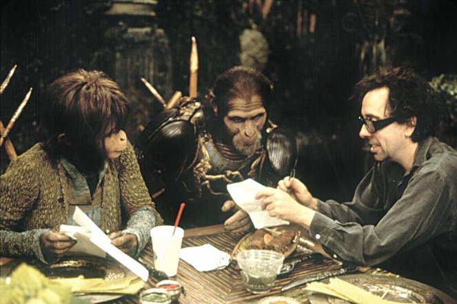 O Planeta dos Macacos - De filmagens - Helena Bonham Carter, Tim Roth, Tim Burton