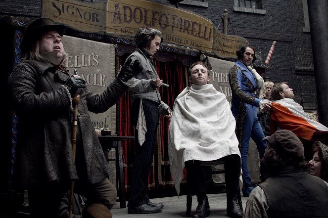 Sweeney Todd - Der teuflische Barbier aus der Fleet Street - Filmfotos - Timothy Spall, Johnny Depp, Sacha Baron Cohen