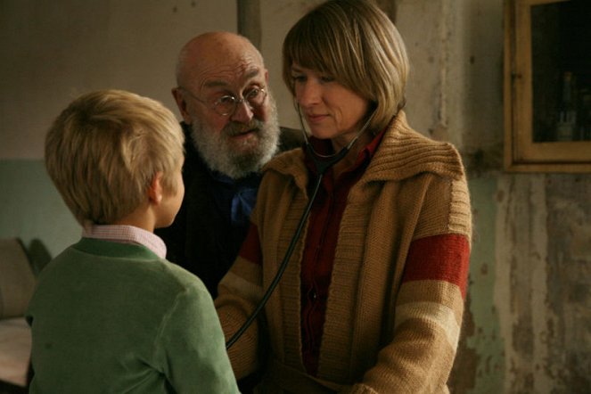 Hand in Hand - De la película - Willi Schwoppe, Rolf Hoppe, Corinna Harfouch