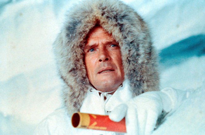 James Bond: Vyhliadka na smrť - Z filmu - Roger Moore