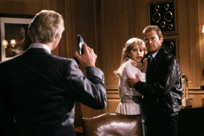 007 - Alvo em Movimento - Do filme - Tanya Roberts, Roger Moore
