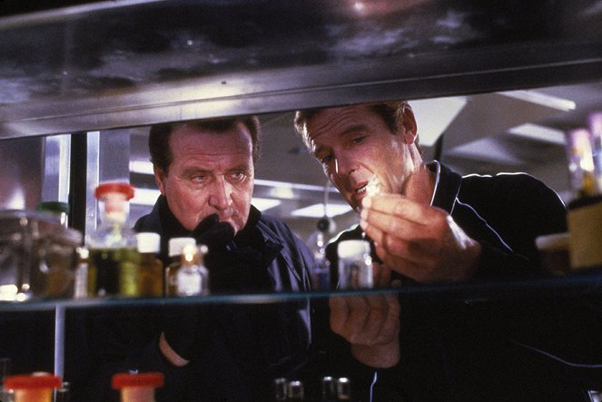 A View to a Kill - Van film - Patrick Macnee, Roger Moore