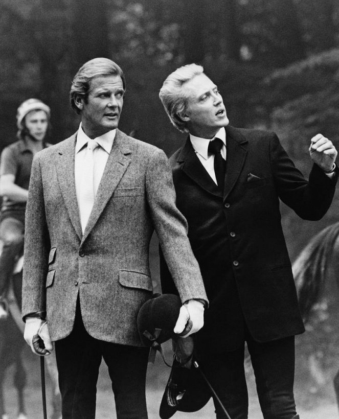 007 - Alvo em Movimento - Do filme - Roger Moore, Christopher Walken