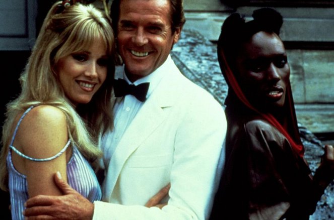 James Bond - Im Angesicht des Todes - Dreharbeiten - Tanya Roberts, Roger Moore, Grace Jones