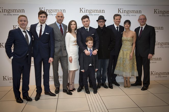 Kingsman: Tajná služba - Z akcií - Edward Holcroft, Mark Strong, Sophie Cookson, Taron Egerton, Matthew Vaughn, Colin Firth, Sofia Boutella, Dave Gibbons