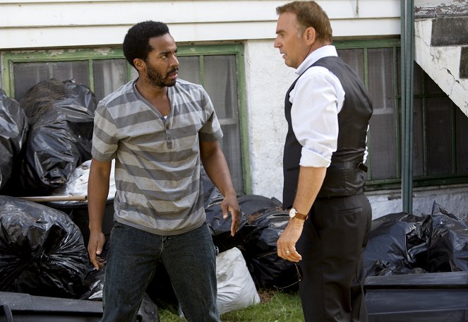 Black and White - Photos - André Holland, Kevin Costner