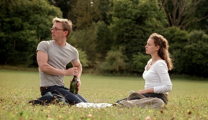 Nezničiteľná láska - Z filmu - Daniel Craig, Samantha Morton