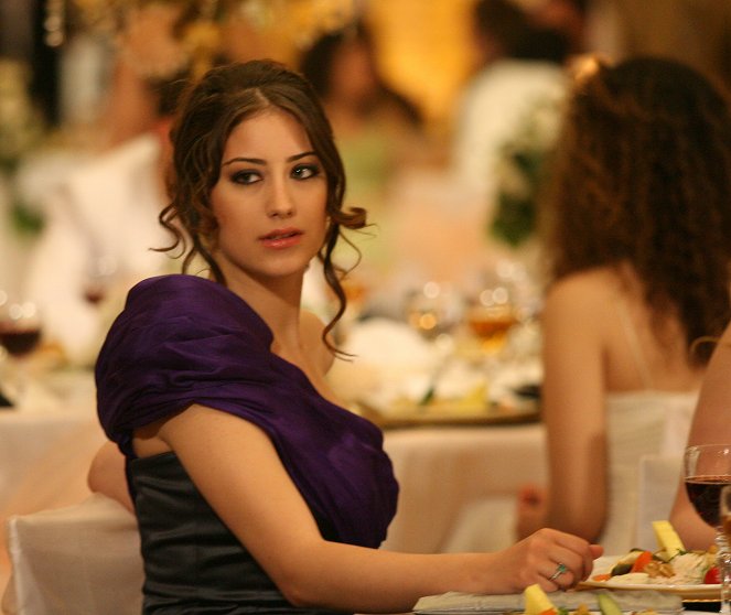 Aşk-ı Memnu - De la película - Hazal Kaya