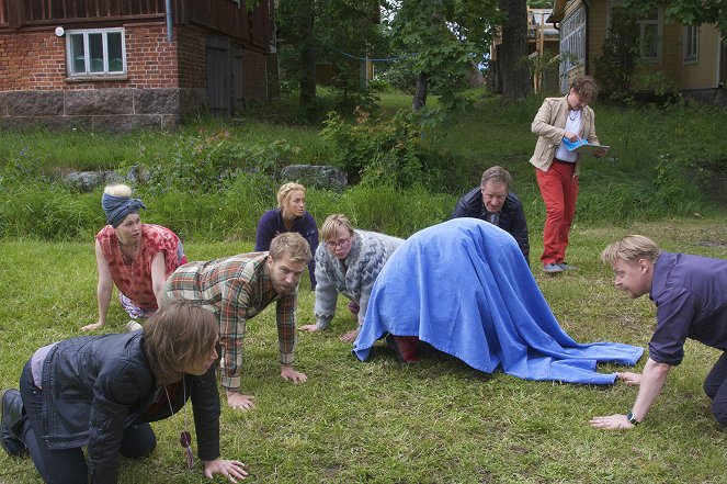 Viikossa aikuiseksi - Filmfotók - Essi Hellén, Lauri Tanskanen, Jarkko Niemi, Iina Kuustonen, Anna-Leena Sipilä, Minttu Mustakallio, Taneli Mäkelä, Eppu Salminen, Jarkko Pajunen