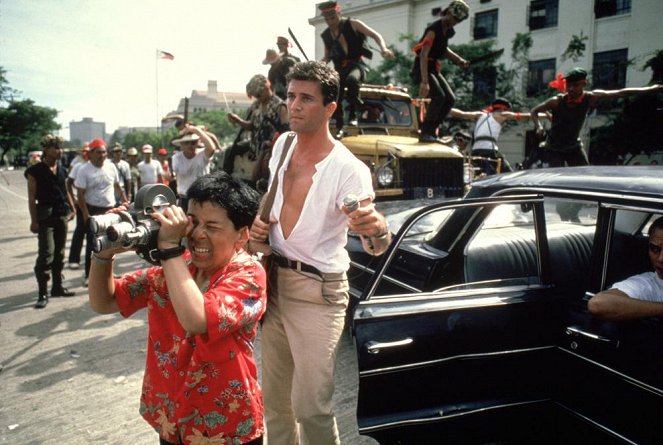 The Year of Living Dangerously - Van film - Linda Hunt, Mel Gibson