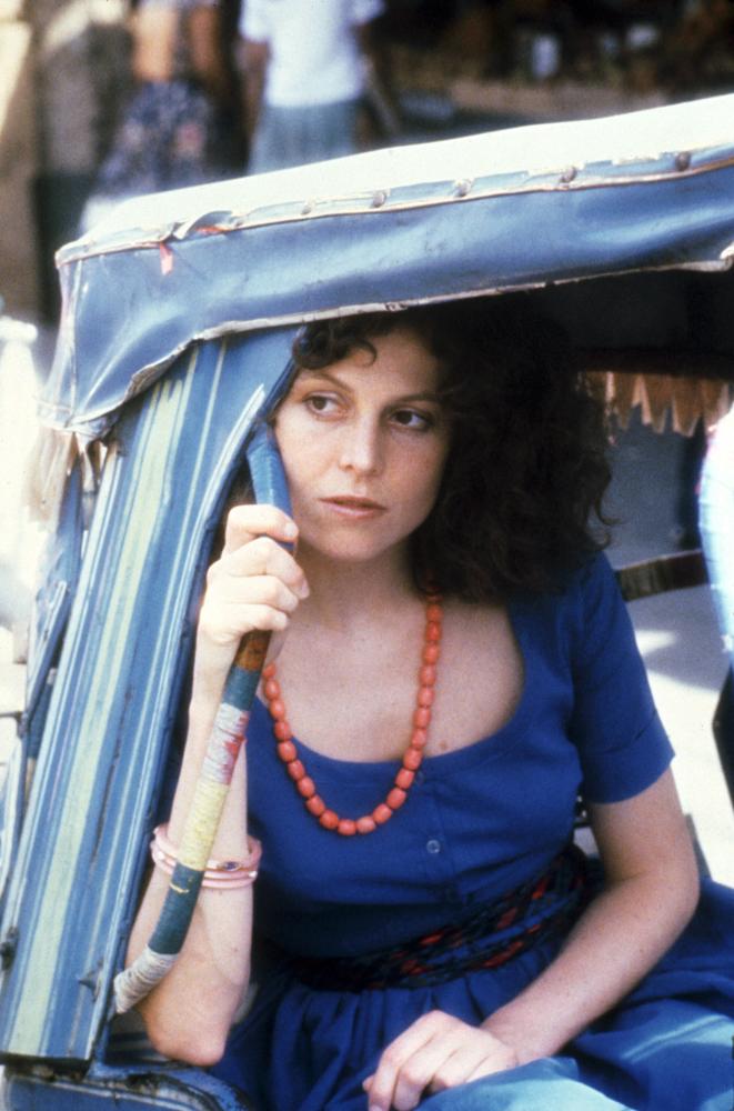 The Year of Living Dangerously - Van film - Sigourney Weaver