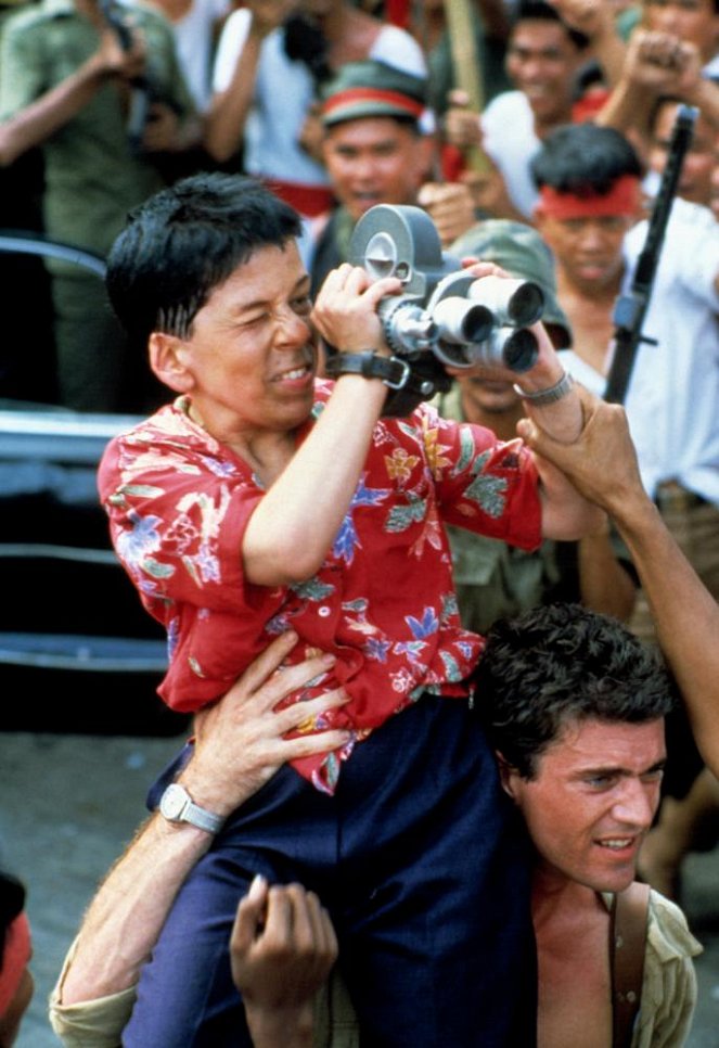 The Year of Living Dangerously - Photos - Linda Hunt, Mel Gibson