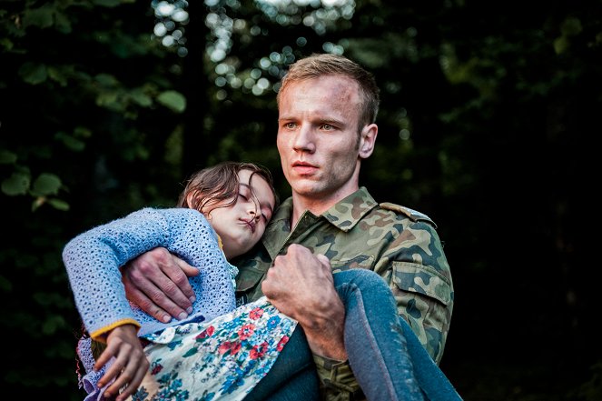 The Border - Season 1 - Episode 1 - Photos - Maciej Mikolajczyk