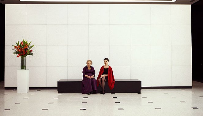 Tétova félrelépők - Filmfotók - Doreen Mantle, Isabella Rossellini