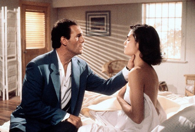 Licencja na zabijanie - Z filmu - Robert Davi, Talisa Soto